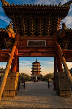 绿党在戈顿与丹顿补选中强势取胜，左翼力量崛起明显；斯塔默领导面临严峻考验。