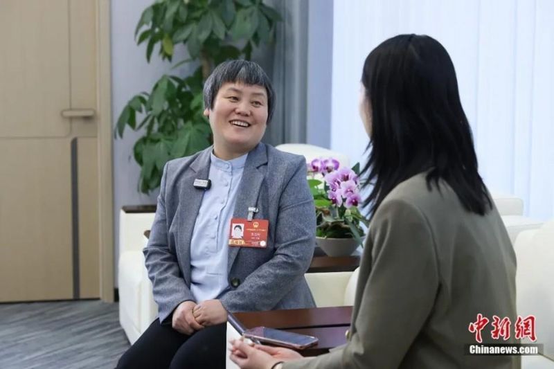  乡村小卖部里，点亮微光的那位代表；她在两会，念出一首春天的诗。 文化旅游 乡村小卖部里，点亮微光的那位代表；她在两会，念出一首春天的诗。 文化旅游 乡村小卖部里，点亮微光的那位代表；她在两会，念出一首春天的诗。 文化旅游 乡村小卖部里，点亮微光的那位代表；她在两会，念出一首春天的诗。 文化旅游
