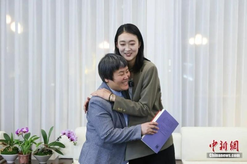  乡村小卖部里，点亮微光的那位代表；她在两会，念出一首春天的诗。 文化旅游 乡村小卖部里，点亮微光的那位代表；她在两会，念出一首春天的诗。 文化旅游 乡村小卖部里，点亮微光的那位代表；她在两会，念出一首春天的诗。 文化旅游 乡村小卖部里，点亮微光的那位代表；她在两会，念出一首春天的诗。 文化旅游