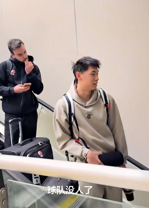职业球员的职业抉择：黄明依合同到期后的转会启示录