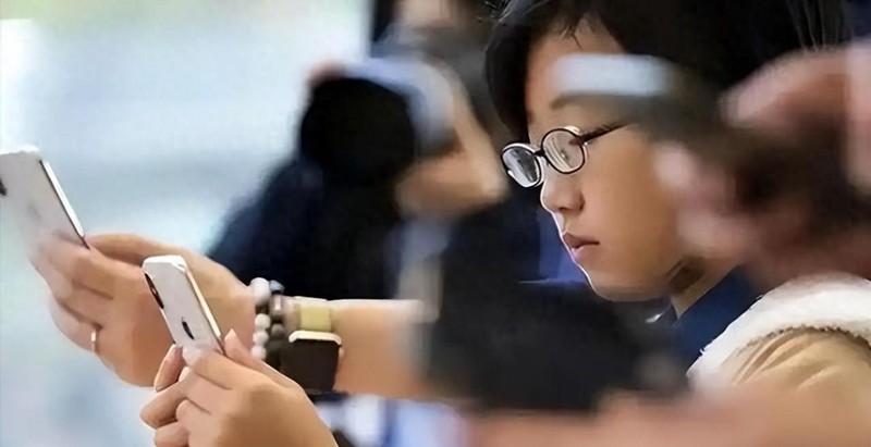 就业寒冬下的“隐性依赖”：1222万毕业生与18.9%失业率的深度剖析