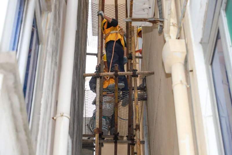  铸铁管道老化顽疾终得根治：金山张堰镇老旧公房雨污水系统升级实录 房产家居