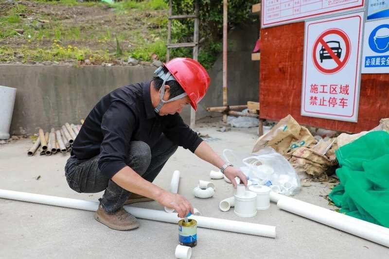  铸铁管道老化顽疾终得根治：金山张堰镇老旧公房雨污水系统升级实录 房产家居